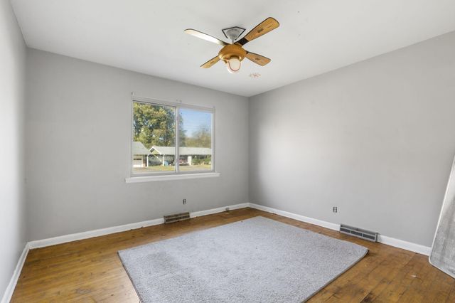 2012 S Roanoke Avenue, Springfield, MO 65807