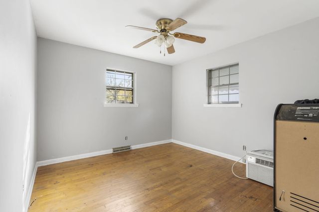 2012 S Roanoke Avenue, Springfield, MO 65807