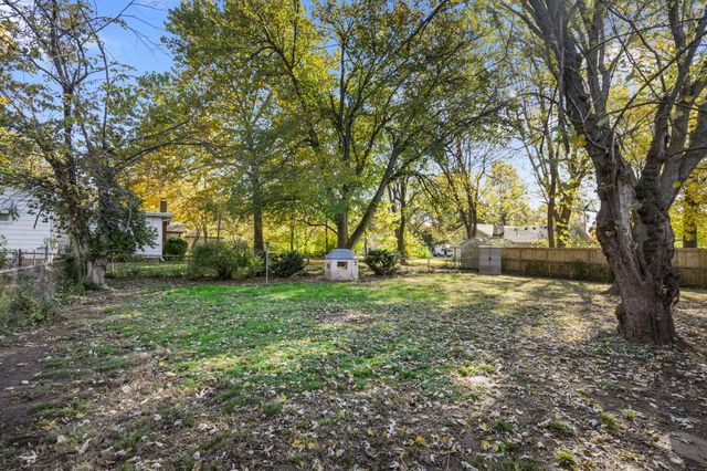 2012 S Roanoke Avenue, Springfield, MO 65807