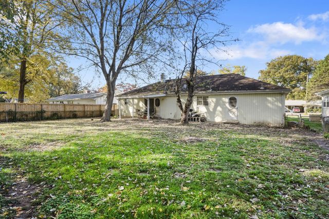 2012 S Roanoke Avenue, Springfield, MO 65807