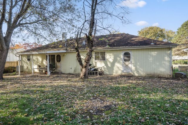 2012 S Roanoke Avenue, Springfield, MO 65807