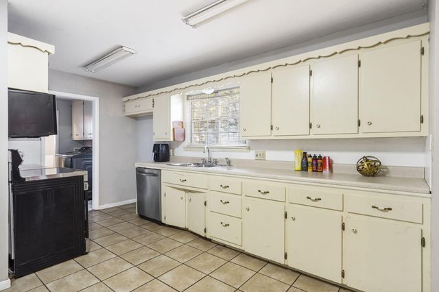 2012 S Roanoke Avenue, Springfield, MO 65807