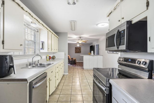 2012 S Roanoke Avenue, Springfield, MO 65807