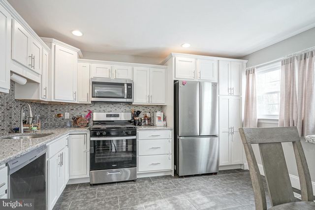 405 E EVESHAM AVE, Magnolia, NJ 08049