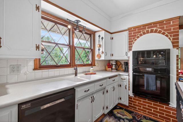 13651 Oakwood Curve, Burnsville, MN 55337