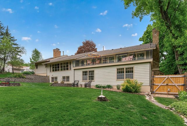 13651 Oakwood Curve, Burnsville, MN 55337