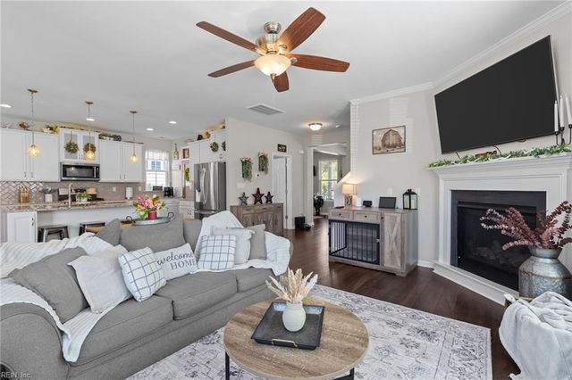 3329 Conservancy DR, Chesapeake, VA 23323