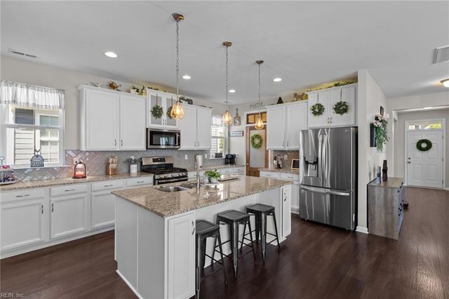 3329 Conservancy DR, Chesapeake, VA 23323