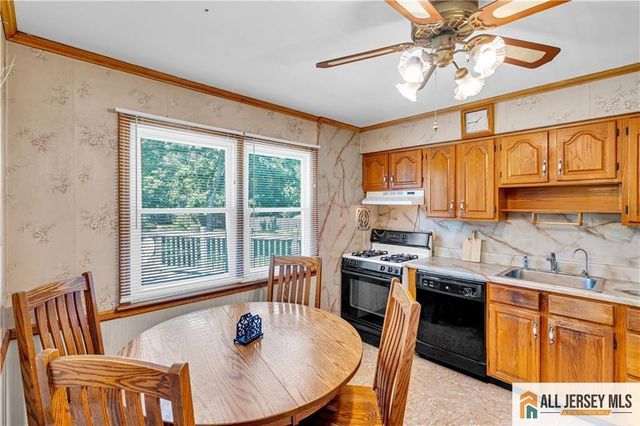 8 Whitehall Avenue, Edison, NJ 08820