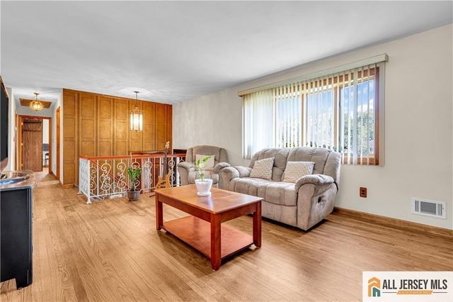 8 Whitehall Avenue, Edison, NJ 08820