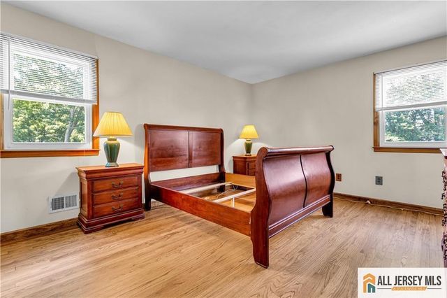 8 Whitehall Avenue, Edison, NJ 08820