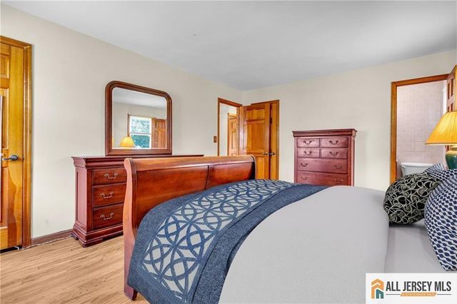 8 Whitehall Avenue, Edison, NJ 08820