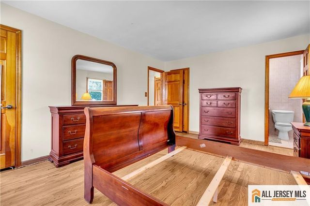 8 Whitehall Avenue, Edison, NJ 08820