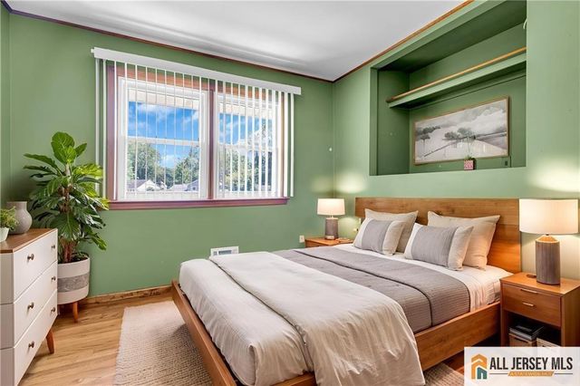 8 Whitehall Avenue, Edison, NJ 08820