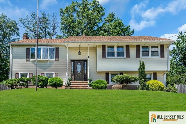8 Whitehall Avenue, Edison, NJ 08820