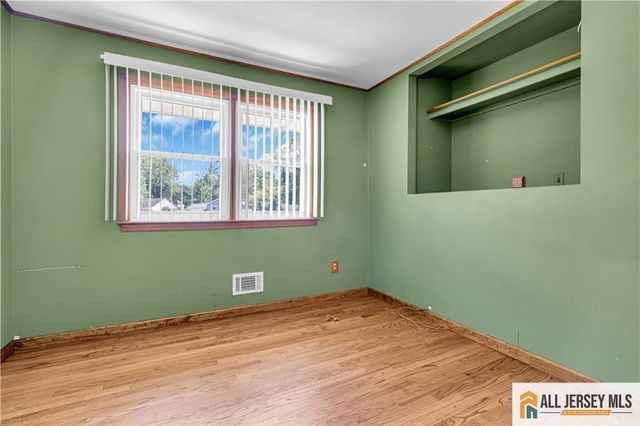 8 Whitehall Avenue, Edison, NJ 08820