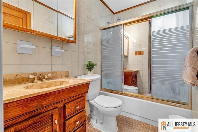 8 Whitehall Avenue, Edison, NJ 08820