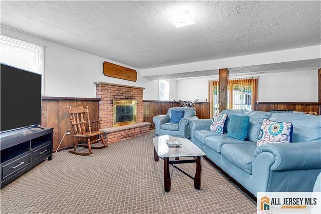 8 Whitehall Avenue, Edison, NJ 08820