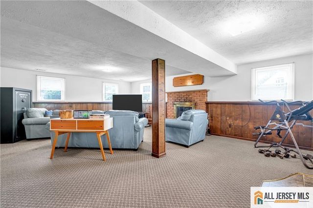 8 Whitehall Avenue, Edison, NJ 08820