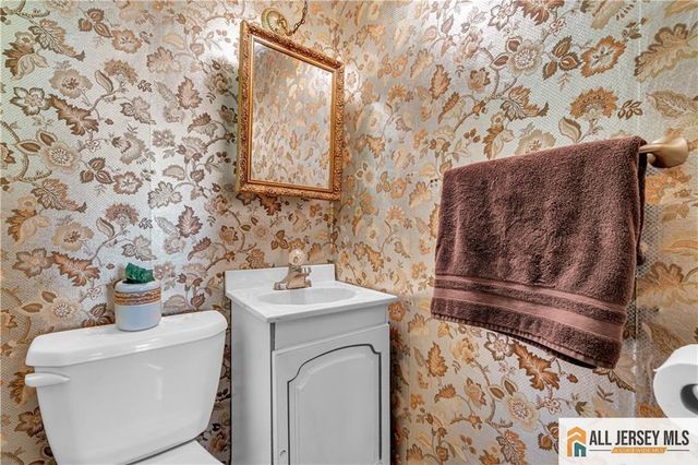 8 Whitehall Avenue, Edison, NJ 08820