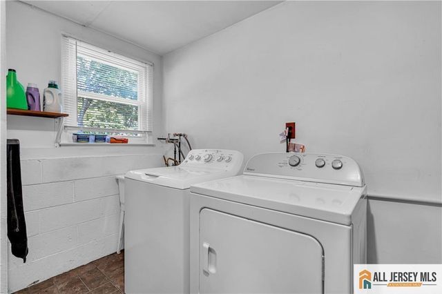 8 Whitehall Avenue, Edison, NJ 08820