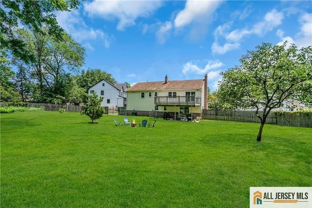 8 Whitehall Avenue, Edison, NJ 08820