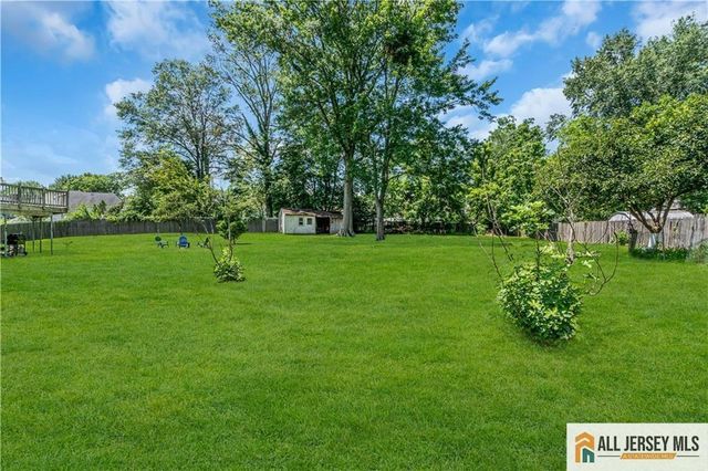 8 Whitehall Avenue, Edison, NJ 08820