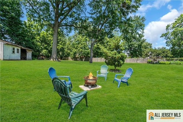 8 Whitehall Avenue, Edison, NJ 08820