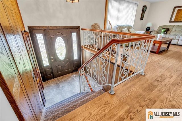 8 Whitehall Avenue, Edison, NJ 08820