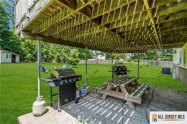 8 Whitehall Avenue, Edison, NJ 08820