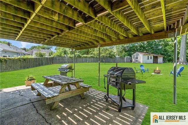 8 Whitehall Avenue, Edison, NJ 08820