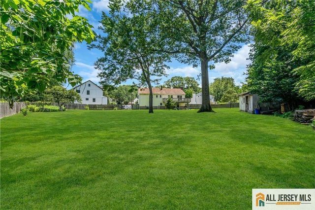 8 Whitehall Avenue, Edison, NJ 08820