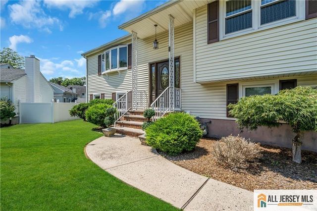 8 Whitehall Avenue, Edison, NJ 08820