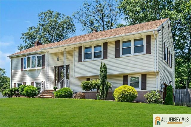 8 Whitehall Avenue, Edison, NJ 08820