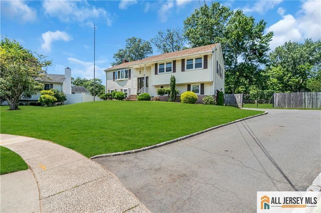8 Whitehall Avenue, Edison, NJ 08820