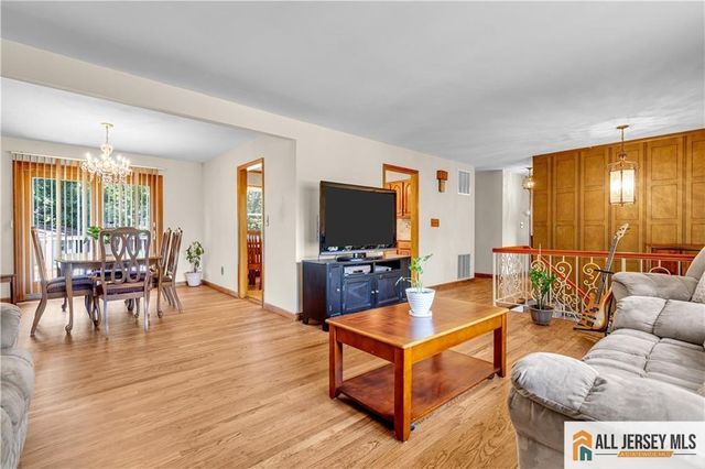 8 Whitehall Avenue, Edison, NJ 08820