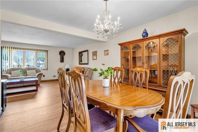 8 Whitehall Avenue, Edison, NJ 08820