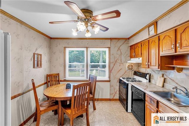 8 Whitehall Avenue, Edison, NJ 08820