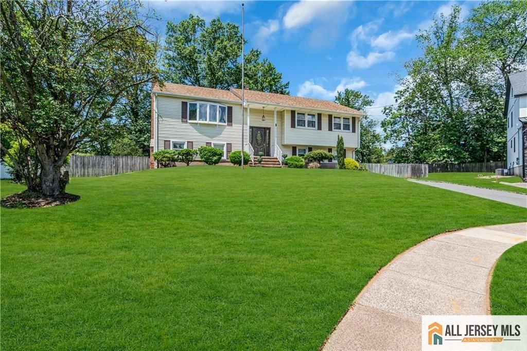 8 Whitehall Avenue, Edison, NJ 08820