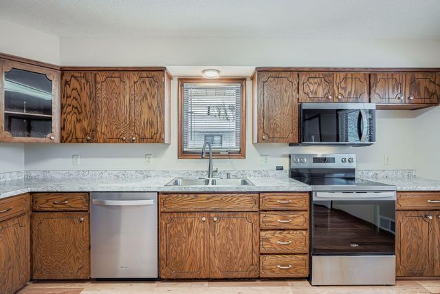 4035 Louisiana Avenue N, New Hope, MN 55427