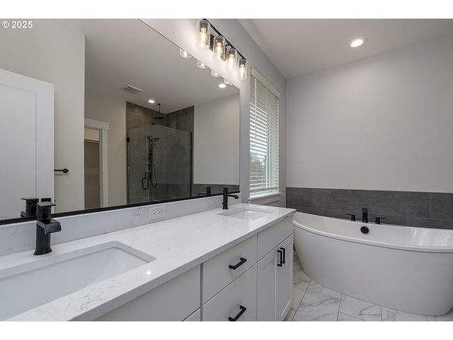 15241 Se TOWERS Ter, Milwaukie, OR 97267