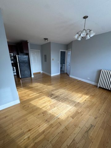 4542 W GEORGE Street 1, Chicago, IL 60641