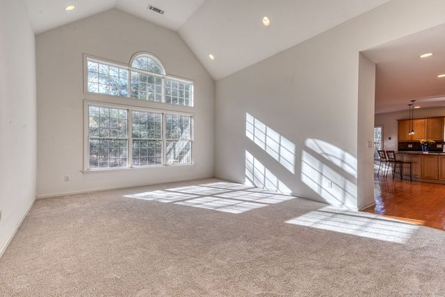 24 Worthington Drive 24, Farmington, CT 06032