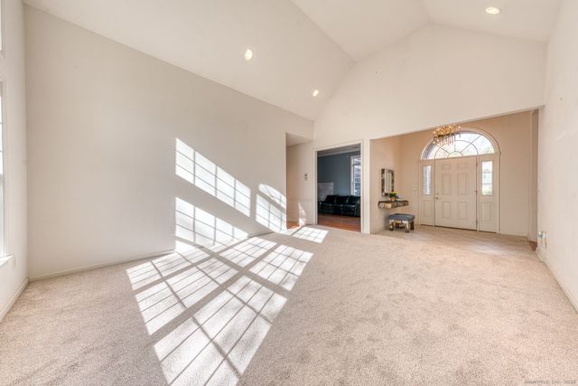 24 Worthington Drive 24, Farmington, CT 06032