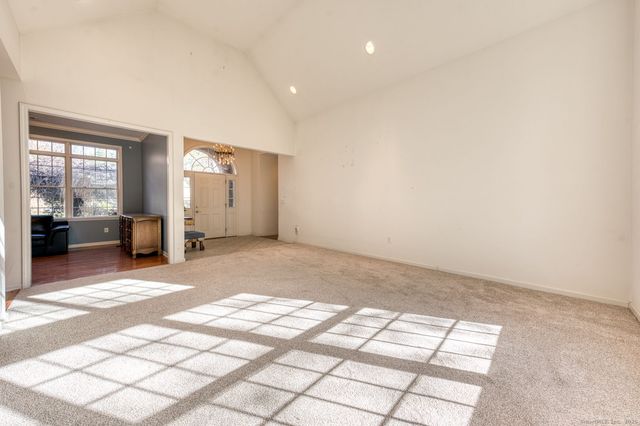 24 Worthington Drive 24, Farmington, CT 06032