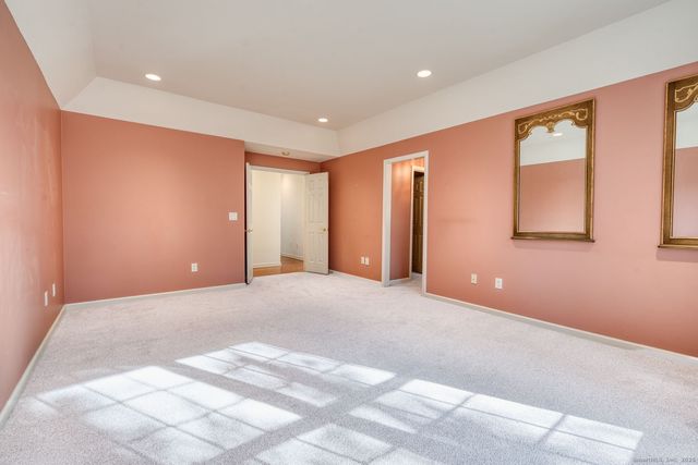 24 Worthington Drive 24, Farmington, CT 06032