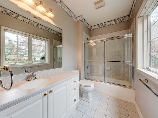 24 Worthington Drive 24, Farmington, CT 06032