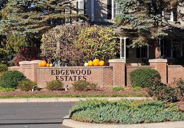 24 Worthington Drive 24, Farmington, CT 06032