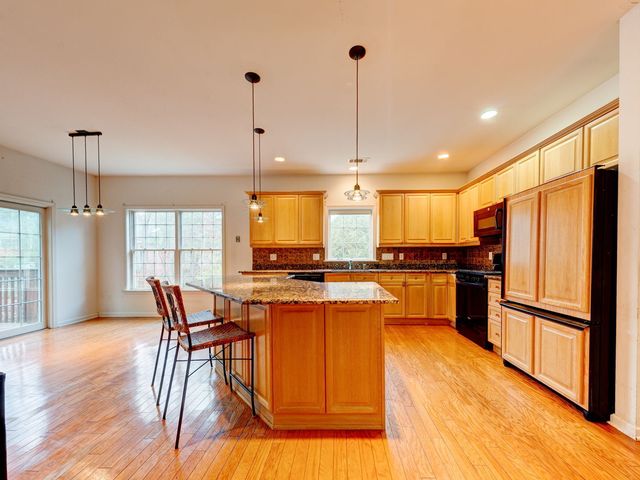 24 Worthington Drive 24, Farmington, CT 06032