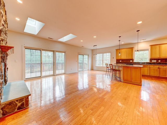 24 Worthington Drive 24, Farmington, CT 06032